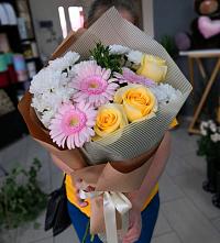 Букет цветов из:  Герберы, Розы и Хризантемы в Больших Дворах