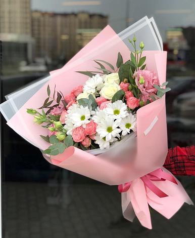 Букет цветов из: Розы, Лизиантусы и Хризантемы в Больших Дворах